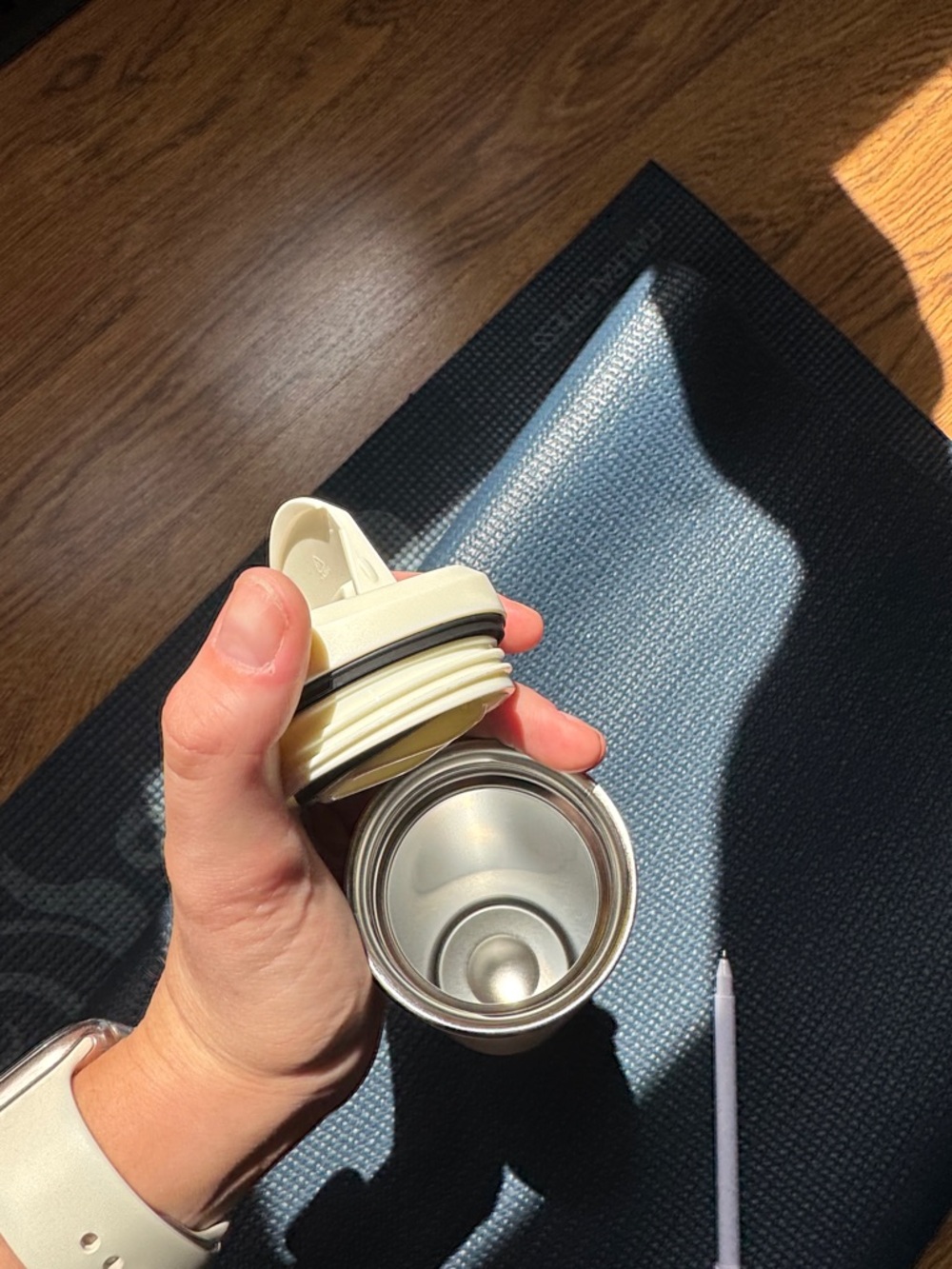 BRAND NEW! Stanley Cream Insulated Travel Bottle - Picture 3 of 3